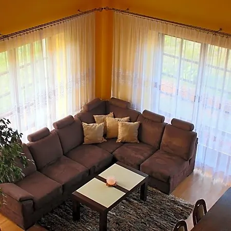 לינה וארוחת בוקר Grand Panorama 3*